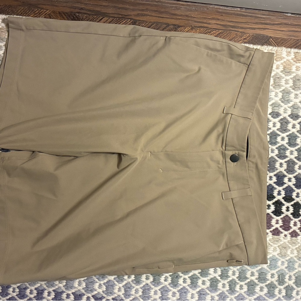 Lululemon Athletica Khaki Men's Flat Front Shorts